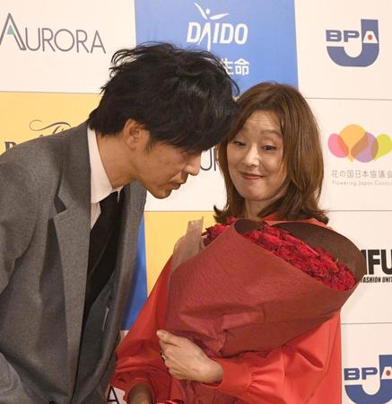 田辺誠一＆大塚寧々 夫婦円満秘訣は「鏡の法則」仲良く乾杯/芸能/デイリースポーツ online