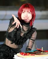 　誕生日とソロ活動の門出を祝福された岡田奈々