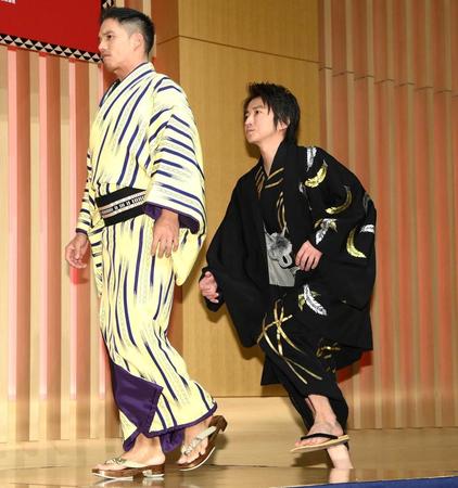 　登壇する市原隼人（左）、藤原竜也＝東京・目黒のホテル雅叙園東京（撮影・堀内翔）