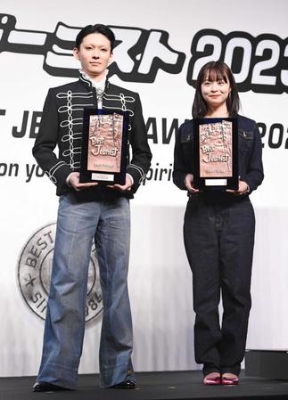 　次世代部門に選ばれた市川染五郎（左）と莉子