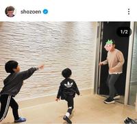 　愛らしい長男＆次男と豆まきする遠藤章造。昨年２月のインスタグラム＠ｓｈｏｚｏｅｎより