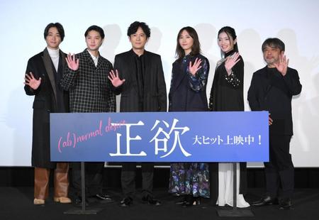　公開記念舞台あいさつに登場した（左から）佐藤寛太、磯村勇斗、稲垣吾郎、新垣結衣、東野絢香、岸善幸監督（撮影・伊藤笙子）