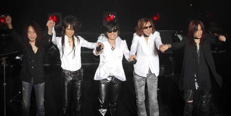 　Ｘ　ＪＡＰＡＮの（左から）ＰＡＴＡ、ＨＥＡＴＨさん、ＴｏｓｈＩ、ＹＯＳＨＩＫＩ、ＳＵＧＩＺＯ＝２０１０年撮影