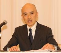 　今後の改善策を説明する宝塚歌劇団専務理事・村上浩爾氏（撮影・坂部計介）