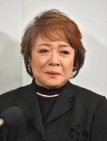 　涙を浮かべながら大橋純子さんとの思い出を話す渡辺真知子＝東京・増上寺光摂殿（撮影・西岡正）
