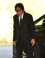 　大橋純子さんの葬儀へ向かう松崎しげる（撮影・開出牧）