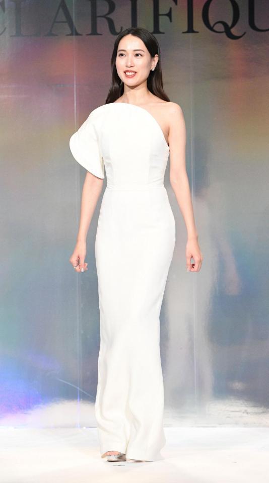 　新製品の発表会に登場した戸田恵梨香（撮影・佐々木彰尚）