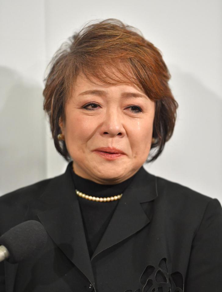 　涙を浮かべながら大橋純子さんとの思い出を話す渡辺真知子＝東京・増上寺光摂殿（撮影・西岡正）