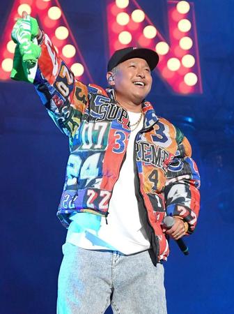 　熱唱するＭＯＣＡ