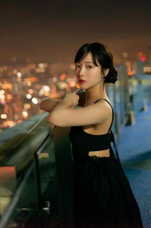 　色っぽい衣装と表情の中山莉子©ＫＡＤＯＫＡＷＡ　撮影／細居幸次郎