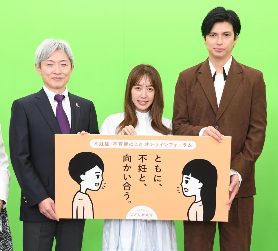 　「不妊症・不育症のこと　オンラインフォーラム」に出席した（左から）登坂淳一アナと川崎希、アレクサンダー夫妻（撮影・棚橋慶太）