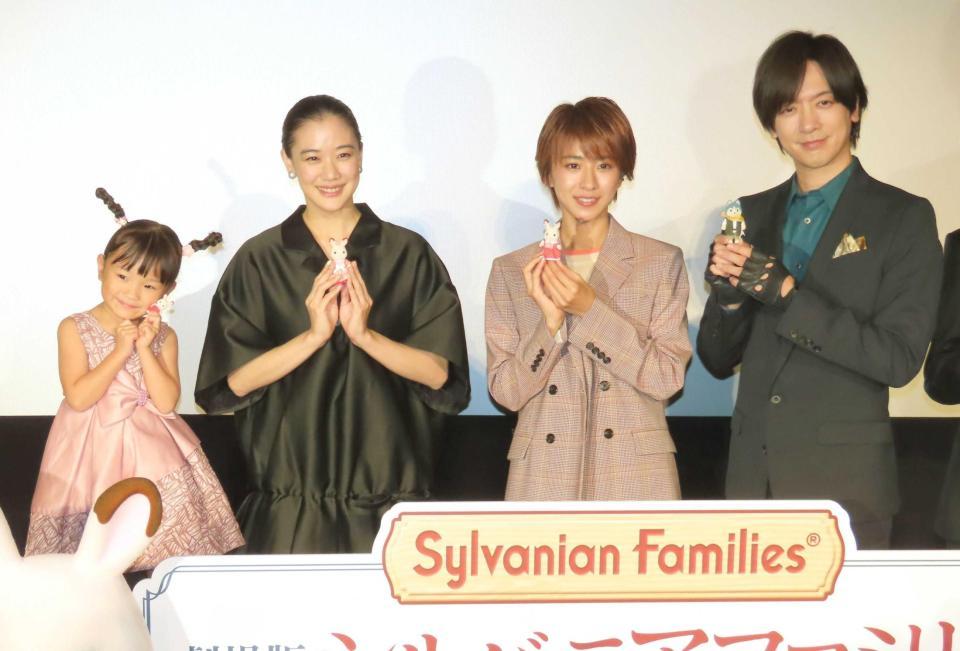 　（左から）村方乃々佳、蒼井優、黒島結菜、ＤＡＩＧＯ