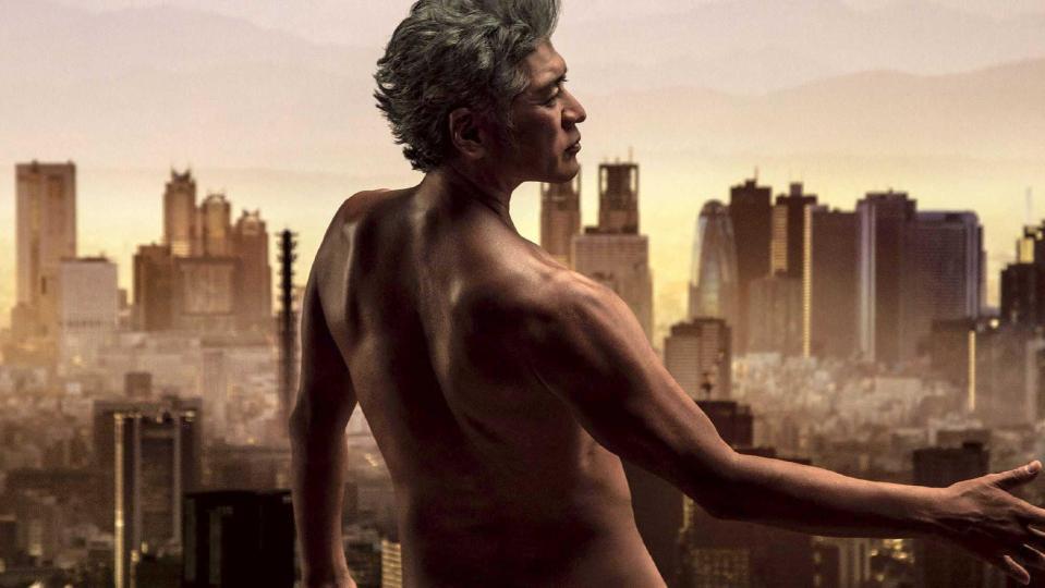 　展示イベントで肉体美を披露している吉川晃司