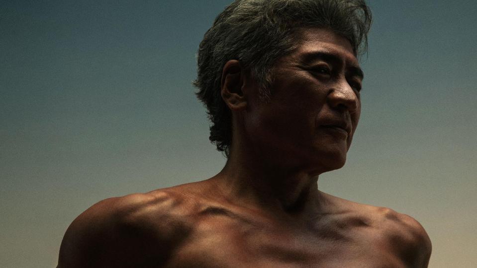 　展示イベントで肉体美を披露している吉川晃司