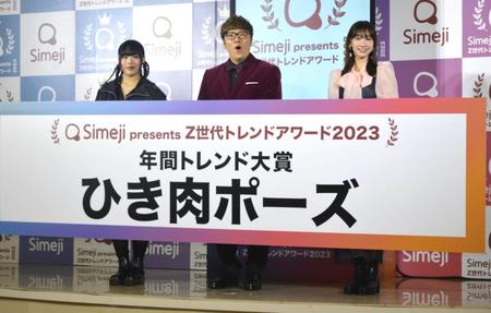 　イベントに出席した（左から）ヒヨごん、ＨＩＫＡＫＩＮ、柏木由紀