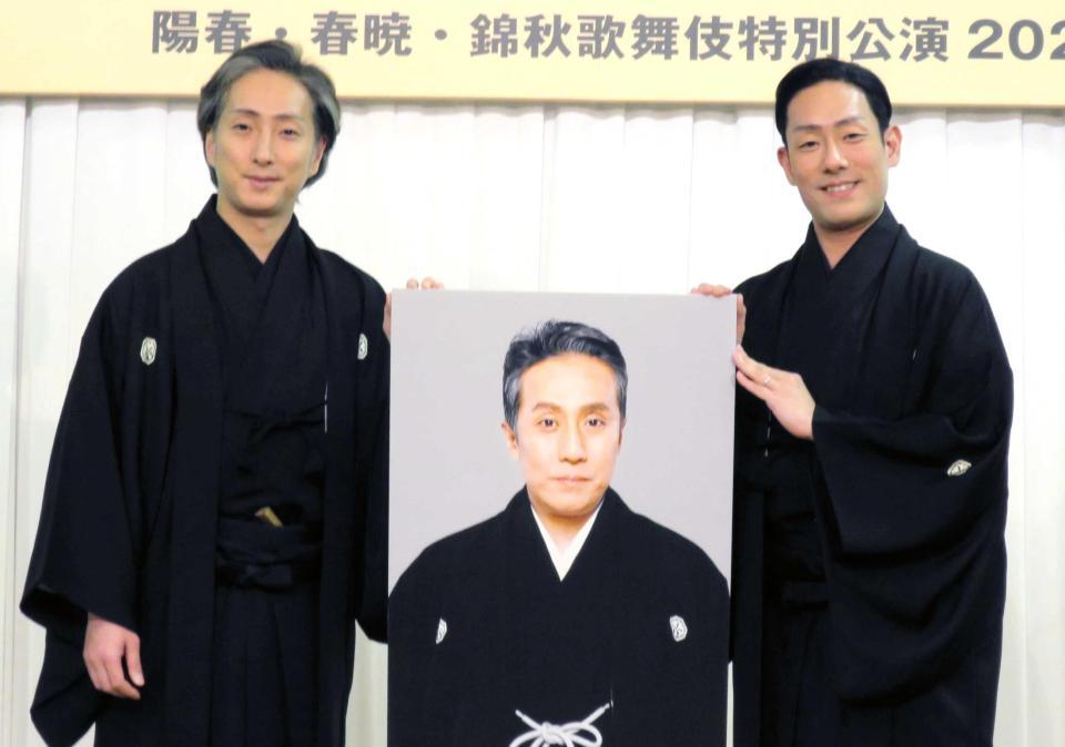 　十八世中村勘三郎十三回忌追善興行の取材会を行った中村勘九郎（右）と中村七之助