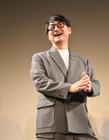 　イベントを終えて笑顔を見せる松尾潔氏（撮影・西岡正）