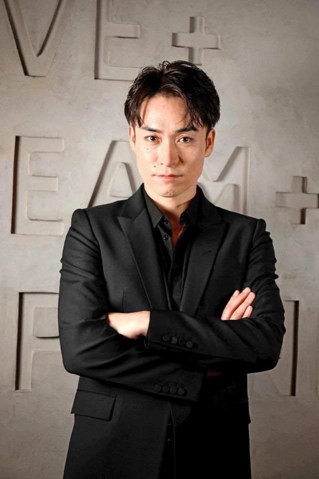 　ビジネスマンの顔も併せ持つＥＸＩＬＥ　ＴＥＴＳＵＹＡ（撮影・堀内翔）