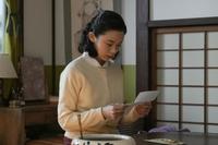 役場から届いた知らせを読んだスズ子（趣里）は…