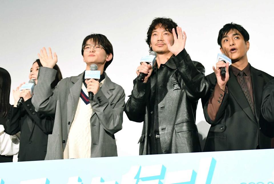 　（左から）芳根京子、齋籐潤、綾野剛、北村一輝（撮影・開出牧）