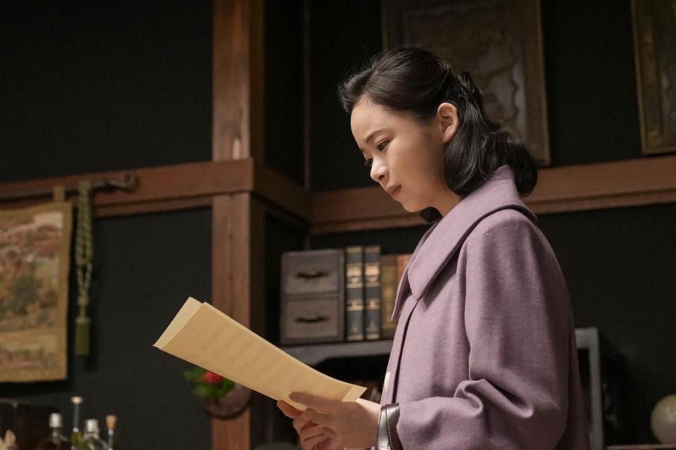 スズ子（趣里）は羽鳥から新しい楽曲の譜面を渡されて…