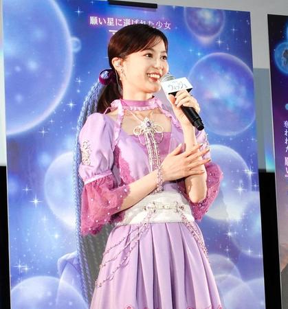 　きらびやかなドレスで登場した生田絵梨花