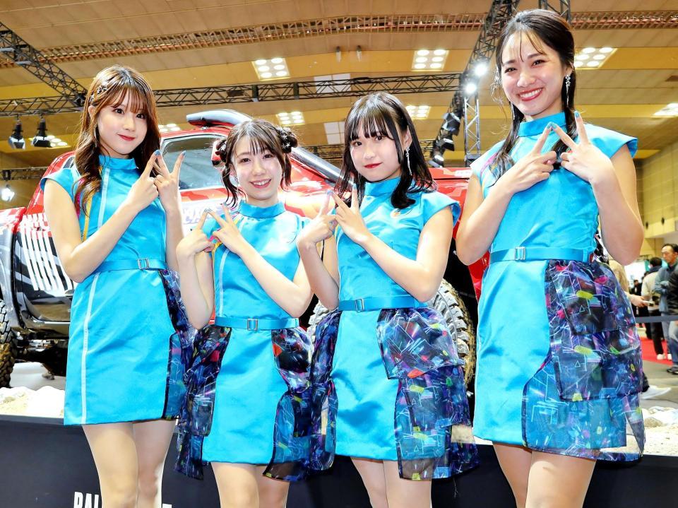 　大阪モーターショーのナビメイト（左から）長坂有紗、粟岡里菜、雪乃ねね、藤森マリナ