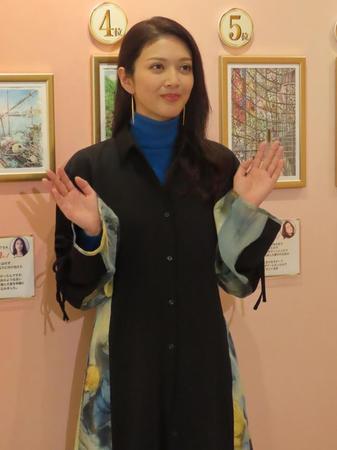 　水彩画展に出席した田中道子