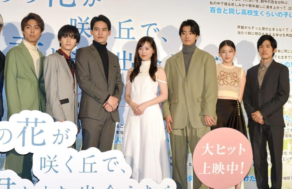 （左から）小野塚勇人、嶋﨑斗亜、水上恒司、福原遥、伊藤健太郎、出口夏希、上川周作