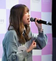 　「美少女歌祭２０２３」の最終審査で熱唱するＫｏｍｏｍｏさん（撮影・伊藤笙子）