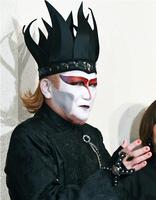 　谷村新司さんとの思い出を語るデーモン閣下（撮影・園田高夫）