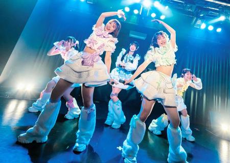 　デビューライブを行ったＥＭｕＬＡＴＥ