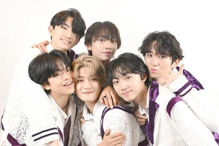 　チームワーク抜群のＬｉｅｎｅｌの（前列左から）武田創世、芳賀柊斗、森田璃空（後列左から）高桑真之、近藤駿太、高岡ミロ（撮影・堀内翔）