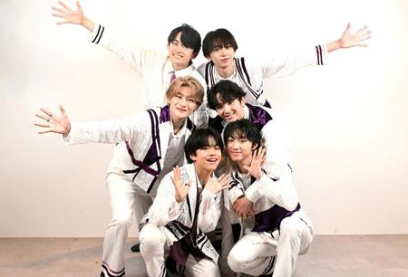 　Ｌｉｅｎｅｌの（右上から時計回りに）近藤駿太、高岡ミロ、森田璃空、武田創世、芳賀柊斗、高桑真之（撮影・堀内翔）