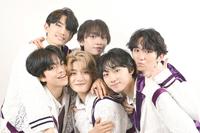 　チームワーク抜群のＬｉｅｎｅｌの（前列左から）武田創世、芳賀柊斗、森田璃空（後列左から）高桑真之、近藤駿太、高岡ミロ（撮影・堀内翔）