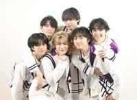 　仲の良さがにじみ出るＬｉｅｎｅｌの（前列左から）武田創世、芳賀柊斗、森田璃空、（後列同）高桑真之、近藤駿太、高岡ミロ（撮影・堀内翔）