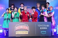 　ポーズを決める（前列左から）ウエストランドの井口浩之、河本太、フットボールアワーの岩尾望、後藤輝基、ＥＸＩＴのりんたろー。、兼近大樹。（後列左から）ランジャタイの伊藤幸司、国崎和也、ニューヨークの嶋佐和也、屋敷裕政（撮影・佐々木彰尚）