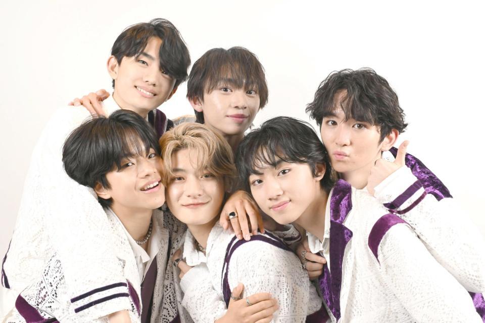 　チームワーク抜群のＬｉｅｎｅｌの（前列左から）武田創世、芳賀柊斗、森田璃空（後列左から）高桑真之、近藤駿太、高岡ミロ（撮影・堀内翔）