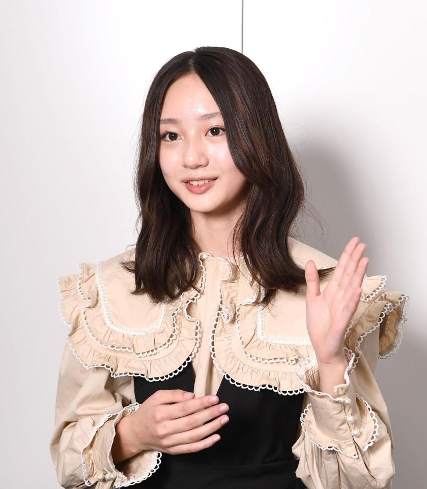 　しっかりとインタビューに答える百瀬夢奏（撮影・園田高夫）