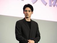 　映画「あの花が咲く丘で、君とまた出会えたら。」の公開記念舞台あいさつに出席した水上恒司