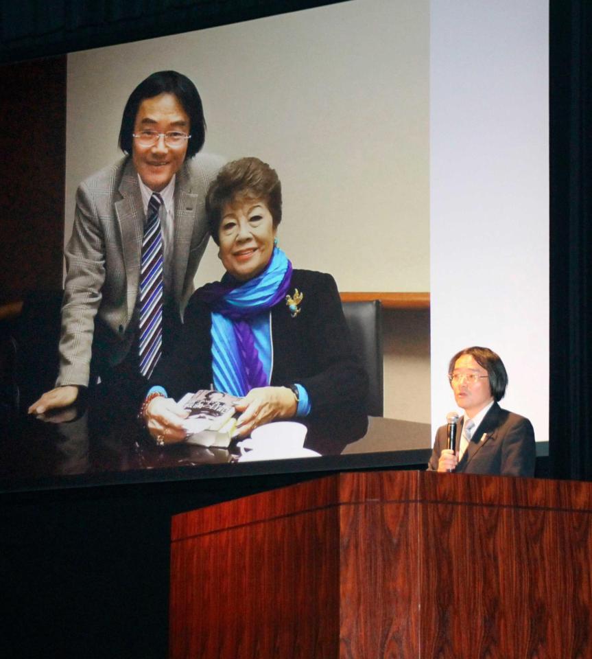 　ペギー葉山さんを「しのぶ会」で、ペギーさんとの思い出を語るノンフィクション作家の門田隆将氏（２０１７年撮影）