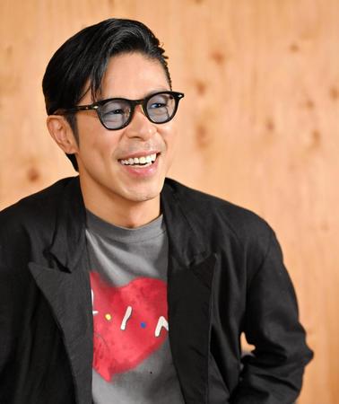 　役者業について語ったＥＸＩＬＥ松本利夫（撮影・西岡正）