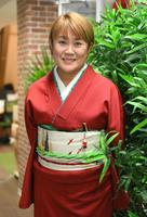 　クリスマスカラーの着物で「Ｍ-１グランプリ２０２３」の審査に臨んだ山田邦子（撮影・伊藤笙子）