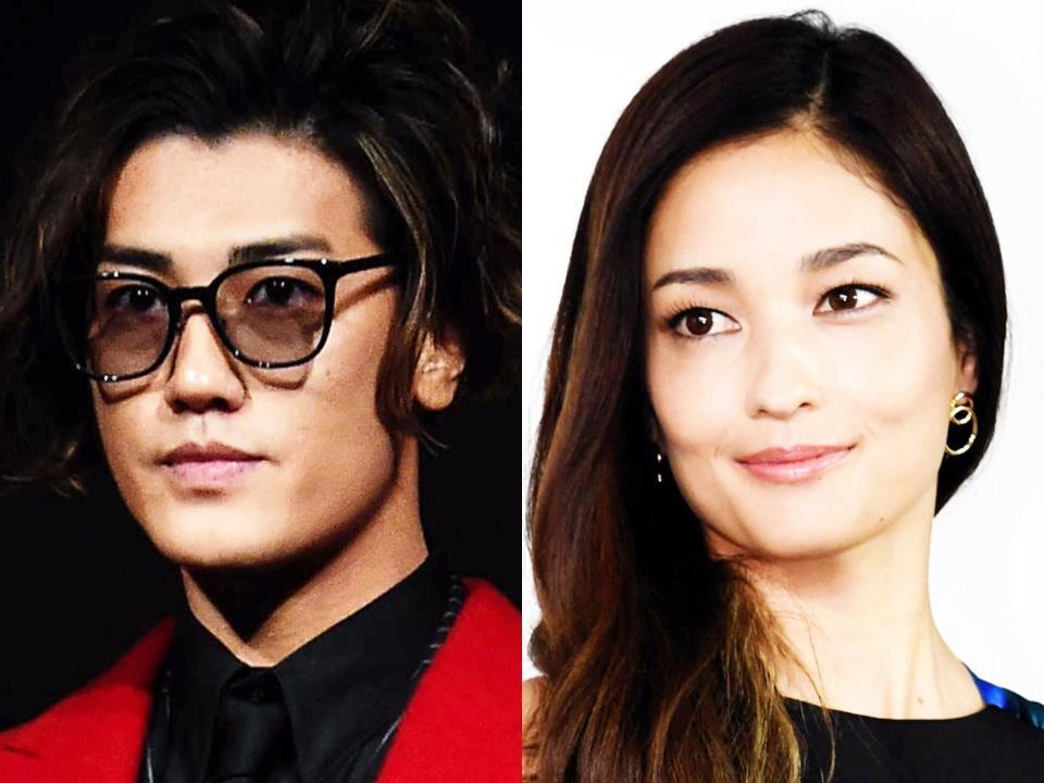 　赤西仁（左）と黒木メイサ