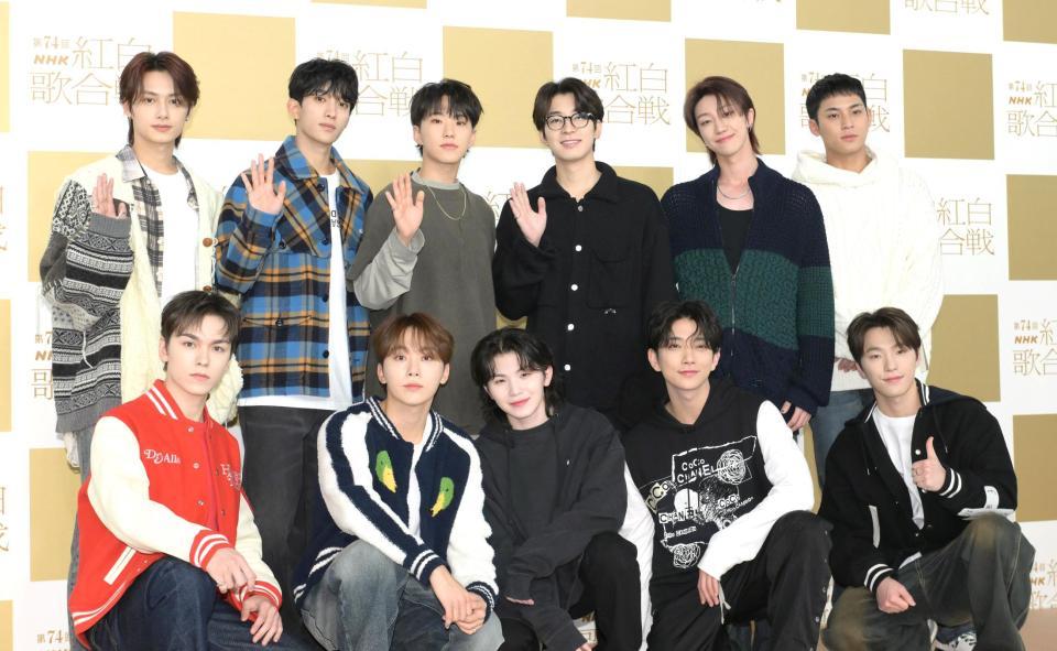 　第７４回紅白歌合戦に出場する（前列左から）ＳＥＶＥＮＴＥＥＮのＶＥＲＮＯＮ、ＳＥＵＮＧＫＷＡＮ、ＷＯＯＺＩ、ＪＯＳＨＵＡ、ＤＩＮＯ（後列左から）ＪＵＮ、ＤＫ、ＨＯＳＨＩ、ＷＯＮＷＯＯ、ＴＨＥ　８、ＭＩＮＧＹＵ（撮影・堀内翔）
