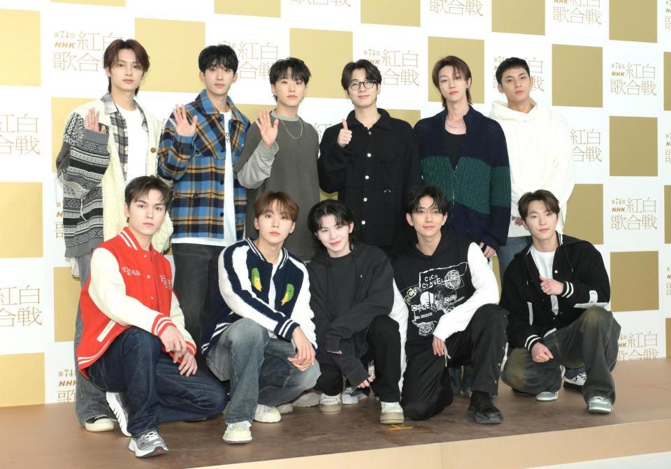 　第７４回紅白歌合戦に出場する（前列左から）ＳＥＶＥＮＴＥＥＮのＶＥＲＮＯＮ、ＳＥＵＮＧＫＷＡＮ、ＷＯＯＺＩ、ＪＯＳＨＵＡ、ＤＩＮＯ（後列左から）ＪＵＮ、ＤＫ、ＨＯＳＨＩ、ＷＯＮＷＯＯ、ＴＨＥ　８、ＭＩＮＧＹＵ（撮影・堀内翔）