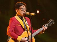 　リハーサルを行う藤井フミヤ