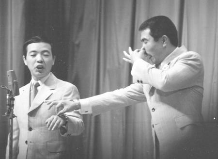 　コメディＮｏ．１時代の前田五郎さん（右）と坂田利夫さん＝１９７１年