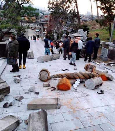 　地震で倒壊した金沢市の大野日吉神社の鳥居