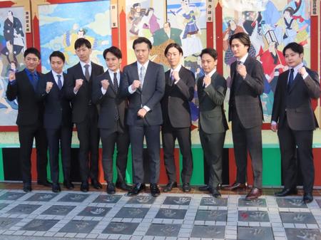 　会見に出席した（左から）中村橋之助、中村米吉、坂東新悟、中村歌昇、尾上松也、坂東巳之助、中村種之助、中村隼人、中村莟玉